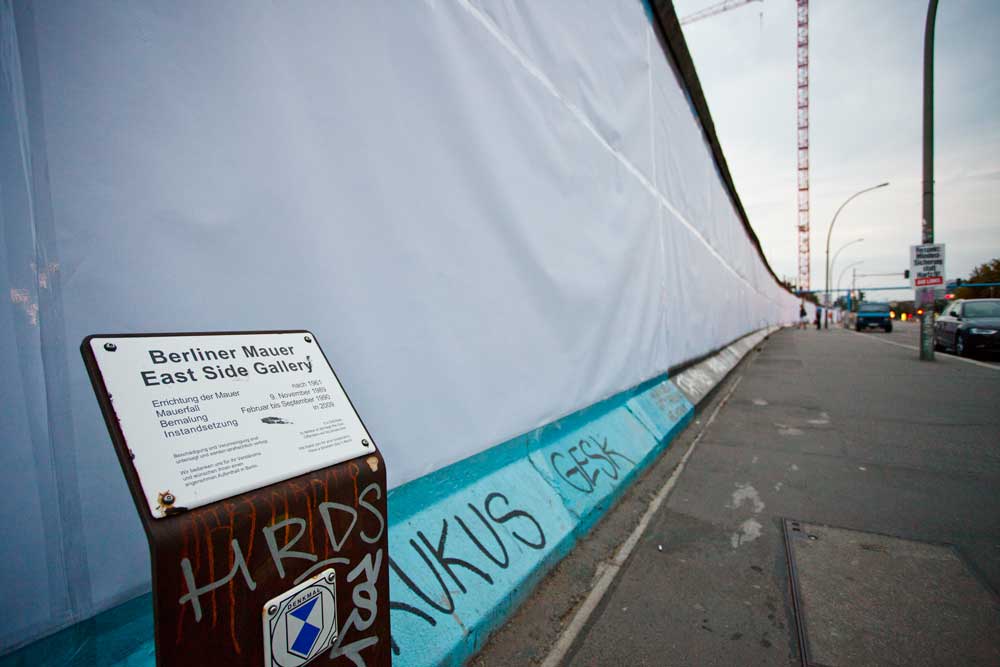 Berlin-Wall-Covering-06-Photo-Gianfilippo-De-Rossi